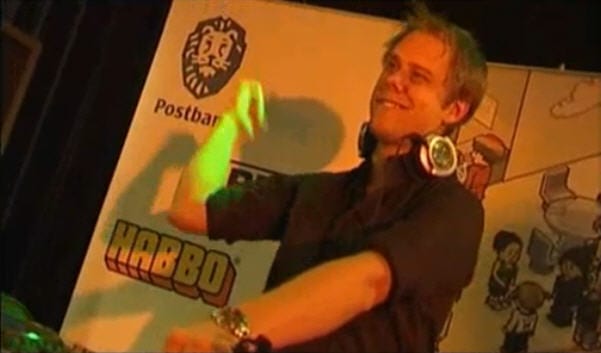 Armin van Buuren tijdens zijn virtuele optreden in Habbo hotel 