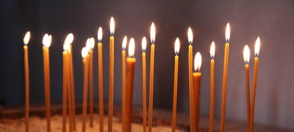 Kaarsen in de kerk