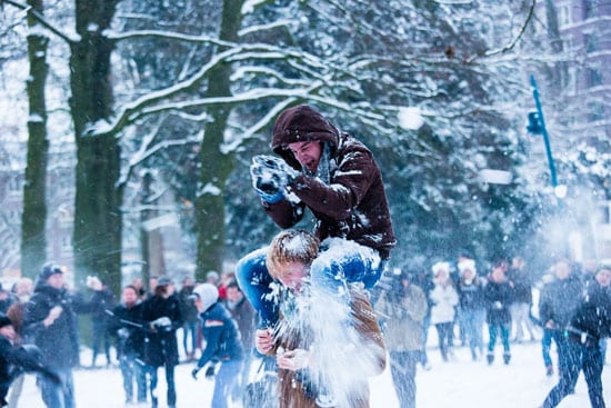 Project Snowball: honderden studenten houden een sneeuwballengevecht in Breda (foto: Etienne van Bavel/NHTV Insight)