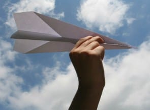 papieren vliegtuig