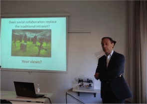 Guy van Leemput aan het woord tijdens de masterclass 'Social collaboration in your organisation'