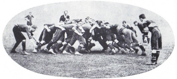 Rugby_scrum_1904