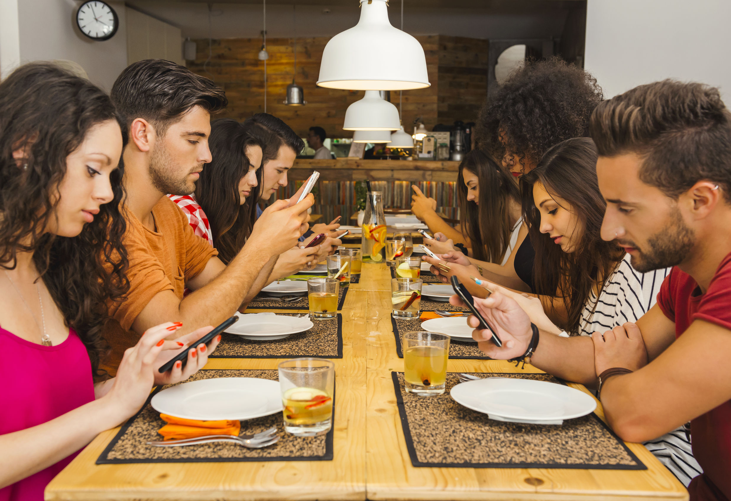 smartphones-tijdens-eten