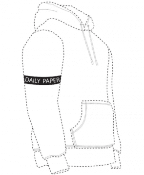 Positiemerk van Daily Paper met een zwarte band om de bovenarm van de trui.