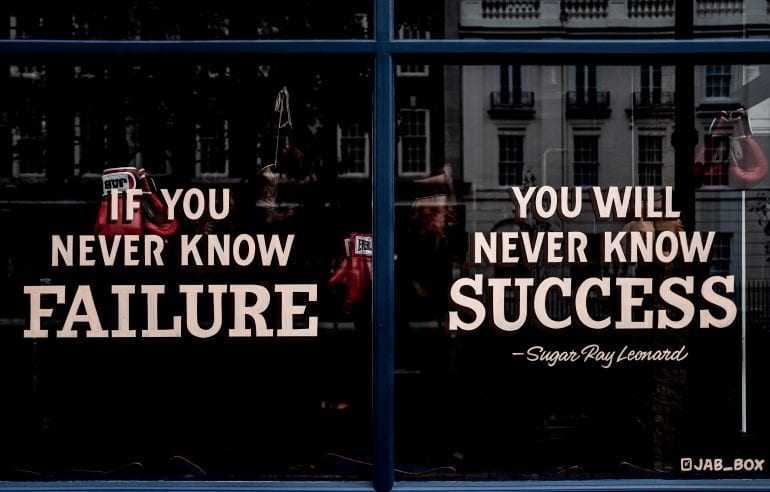Een quote op een raam. If you never know failure, you will never know success.