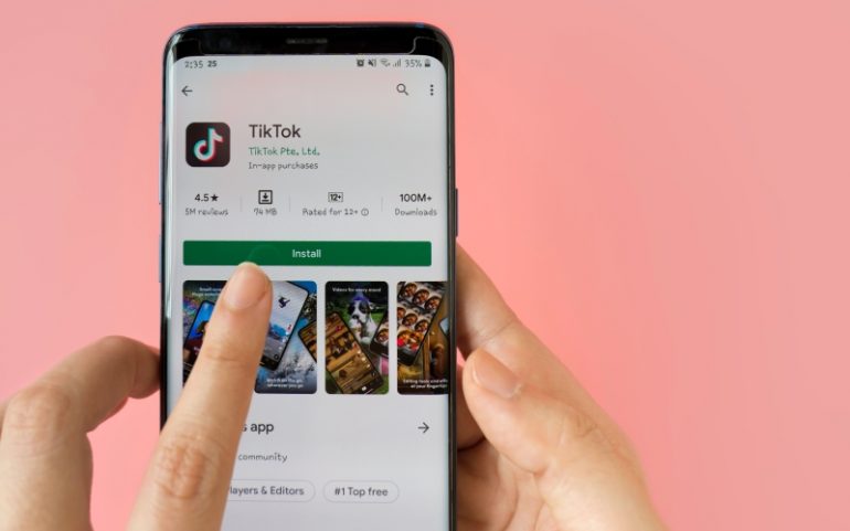 Social media app TikTok installeren