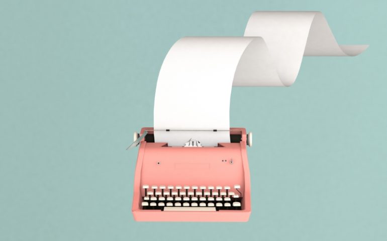 Typemachine met lang vel papier ter illustratie van lange teksten schrijven