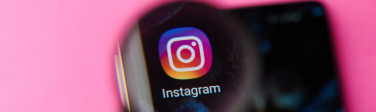Instagram logo ingezoomd bij social media updates