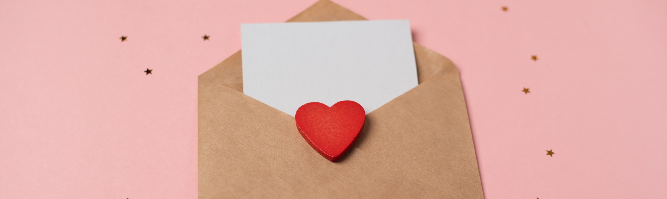 Envelop met hart ter illustratie van klantrelatie verbeteren