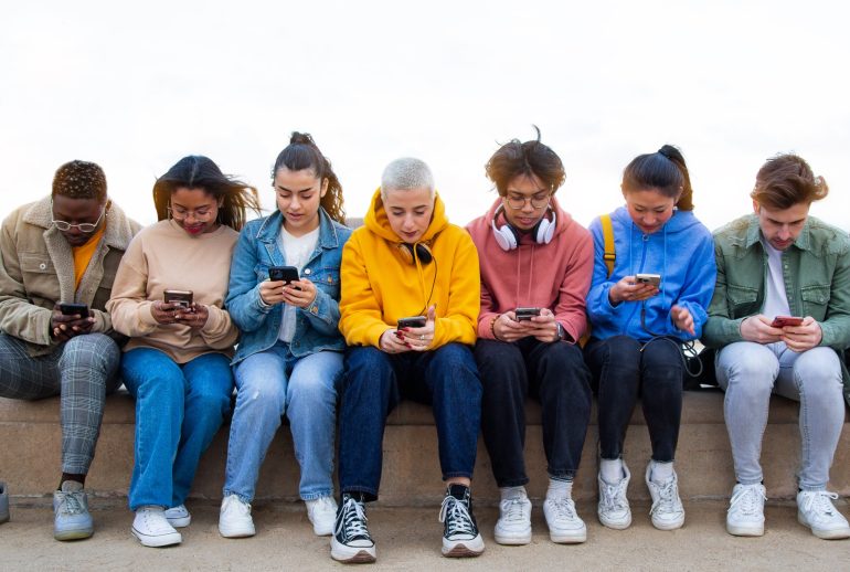 Grootverbruik jongeren invloed social media