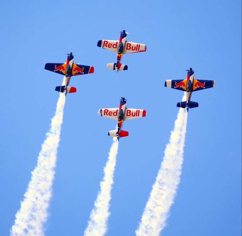 Red Bull geeft je vleugels stunt bron: LeonP / Shutterstock