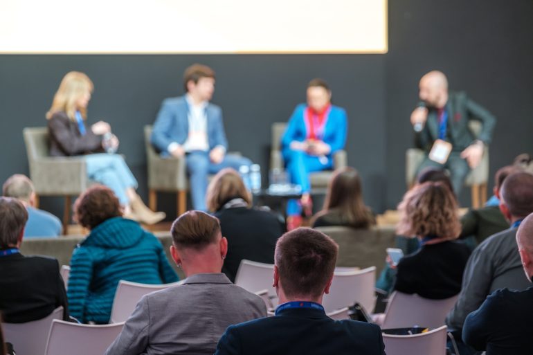 Paneldiscussie tips en valkuilen bron: Anton Gvozdikov / Shutterstock