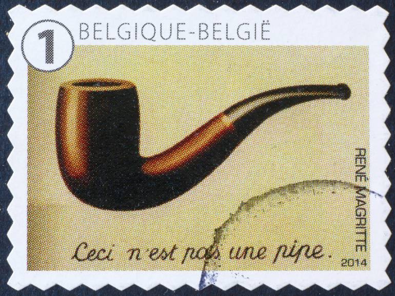 Postzegel met afbeelding Magritte's pijp. 