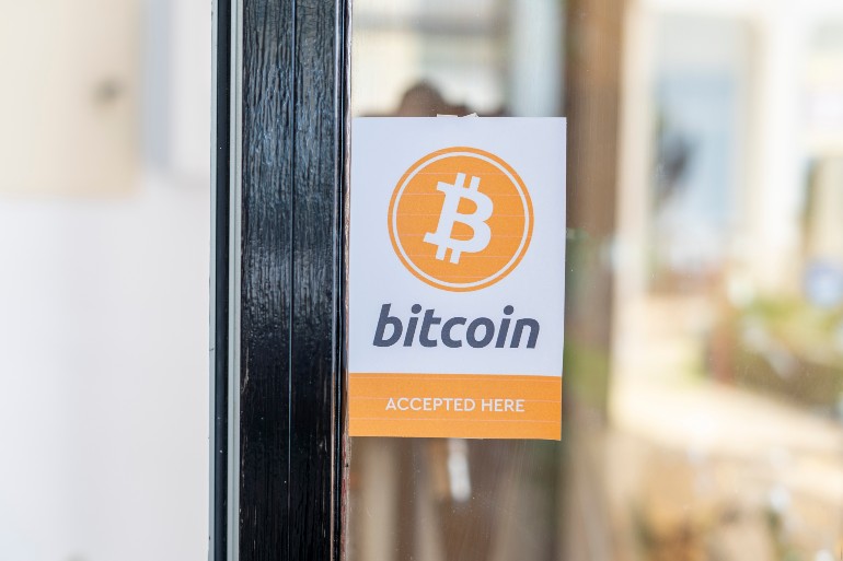 Bitcoin accepted here bij winkel. 