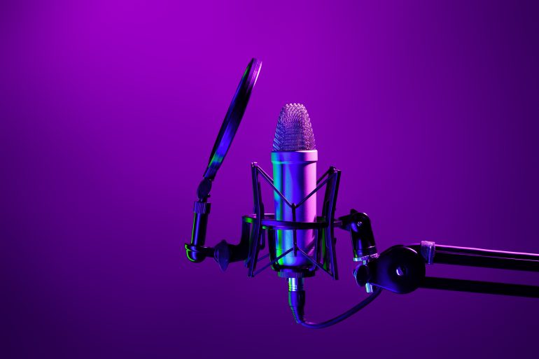 Microfoon bij podcasts bron: FabrikaSimf / Shutterstock